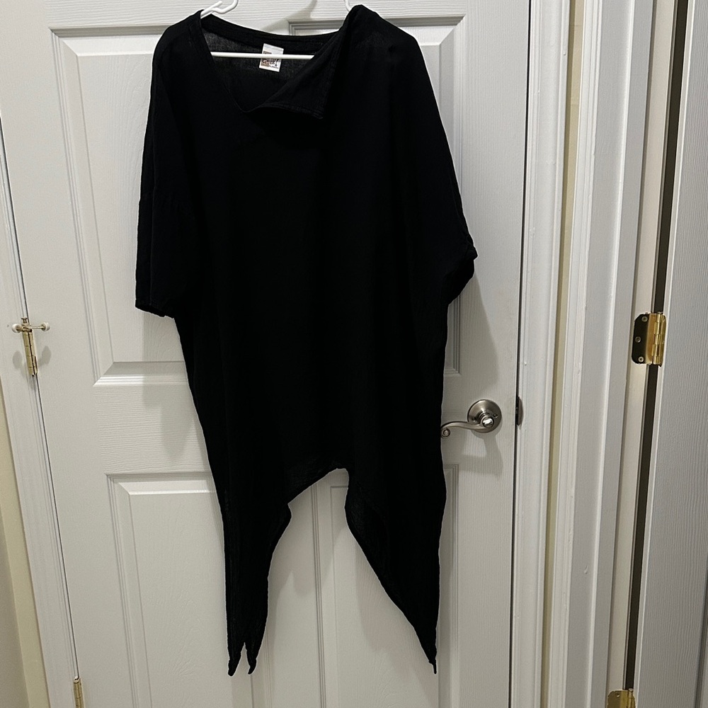 Oh My Gauze! Assymetrical tunic. P2P 29”. Elbow length sleeve.